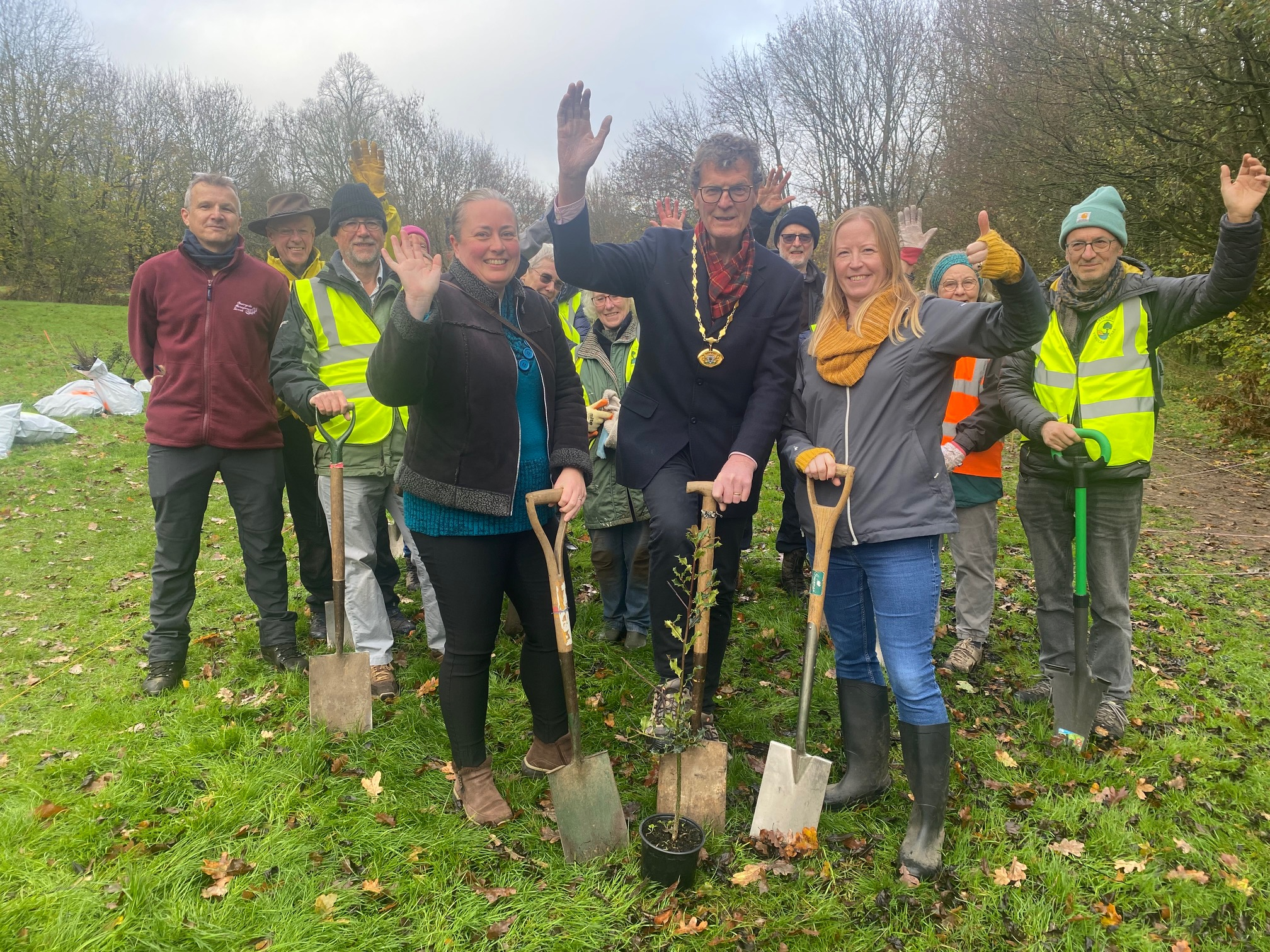 from the left, Cllr Taylor, Cllr Walkington and Cllr Campbell in the foreground with volunteers from Friends of Verulamium Park