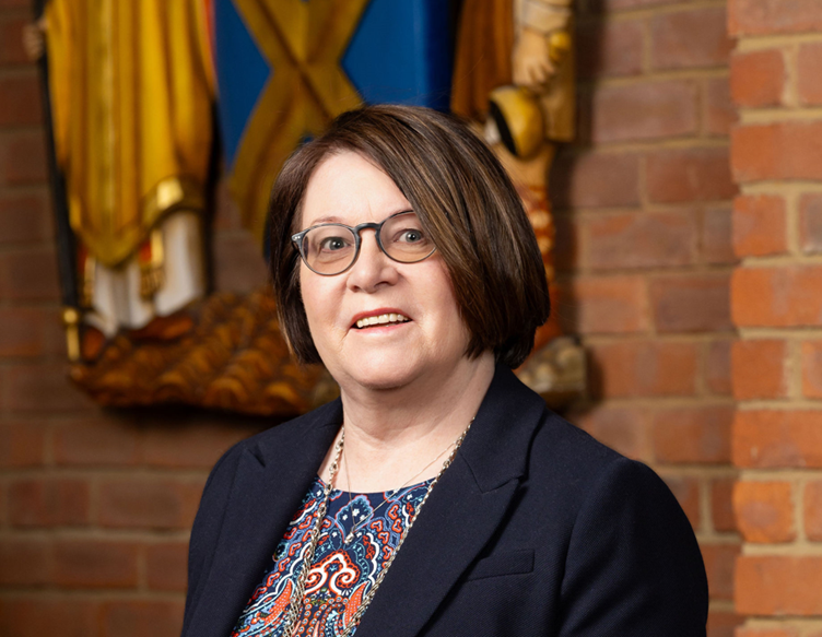 A person in a suit

AI-generated content may be incorrect.